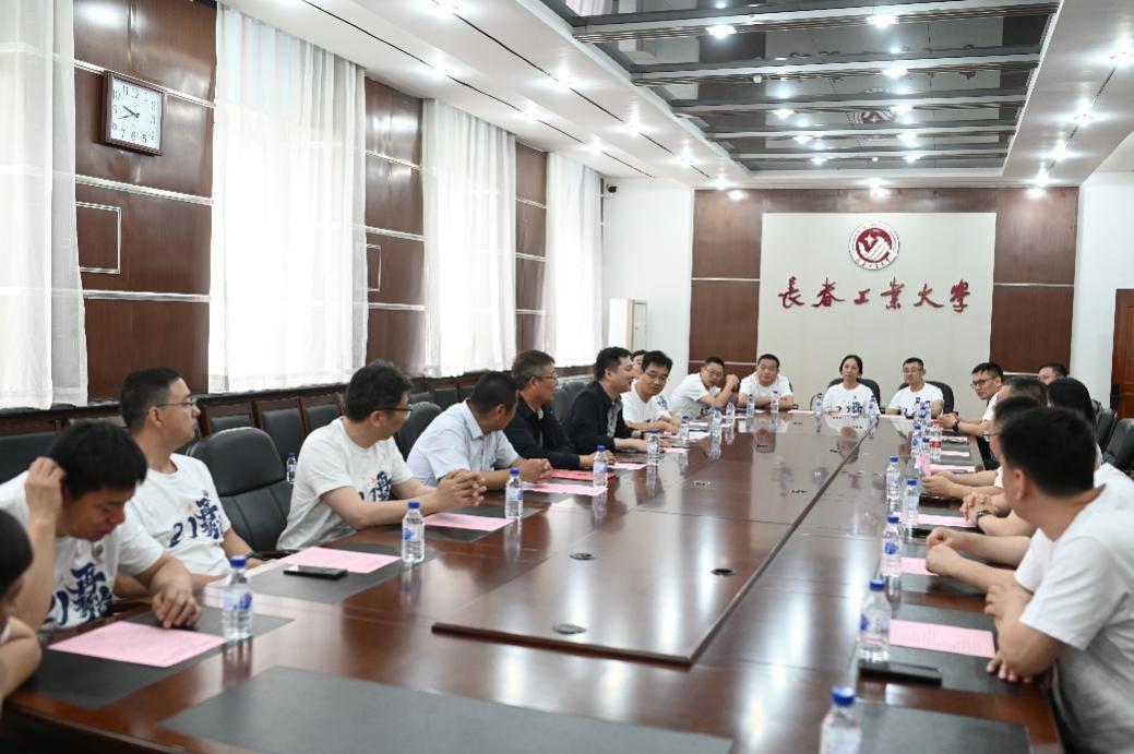举行毕业20周年聚会系列活动